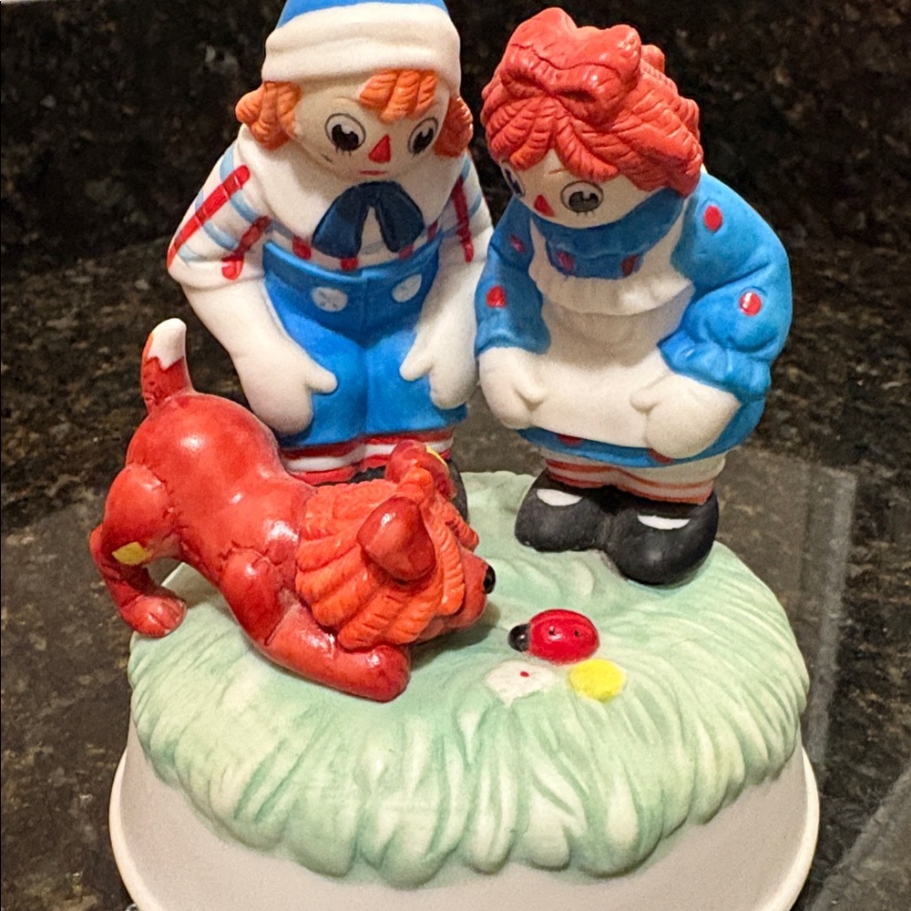 Raggedy Ann & Andy dog wind up music flambro vintage in box 4531